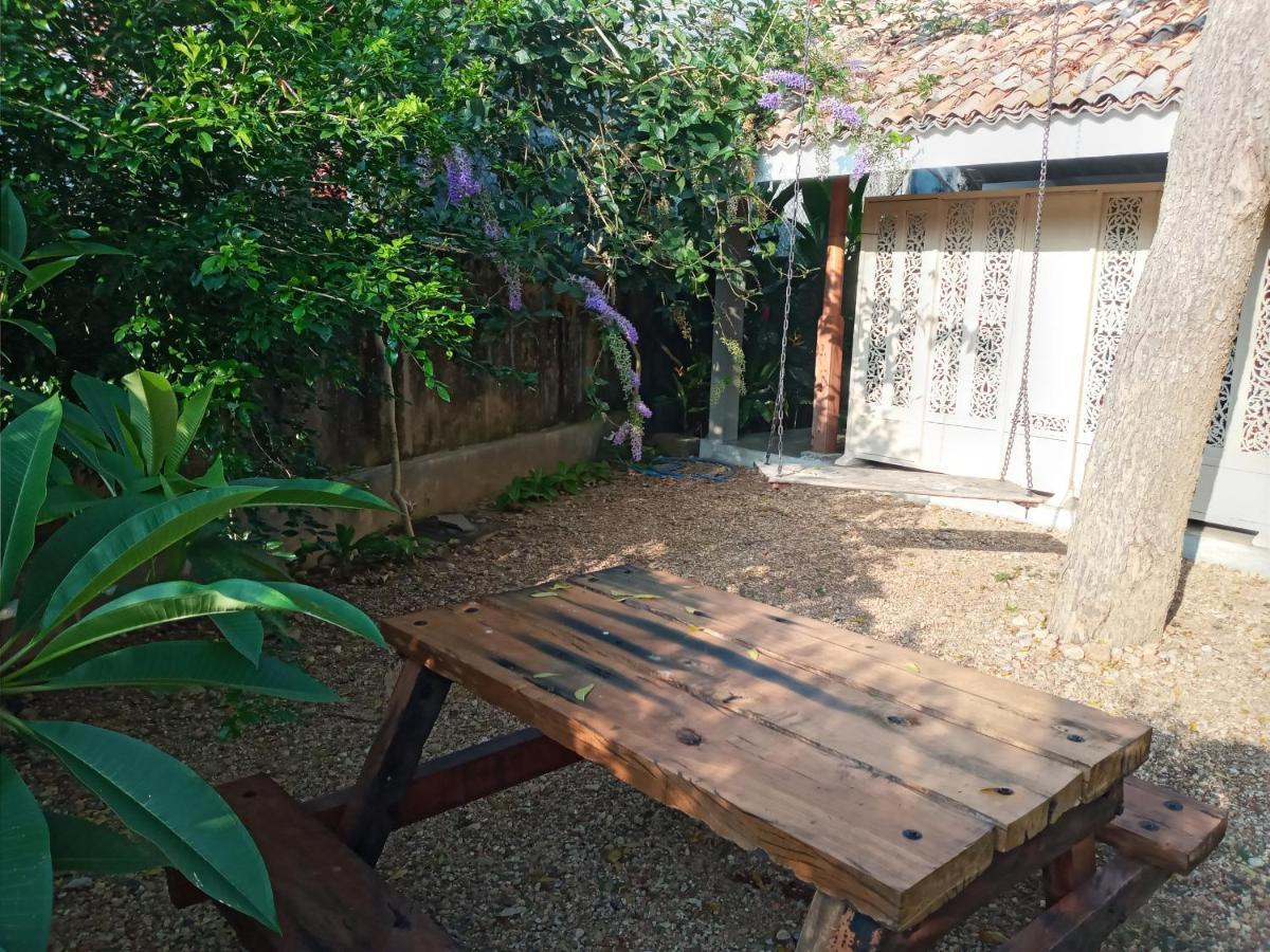 N 34 Hotel Mirissa Bagian luar foto