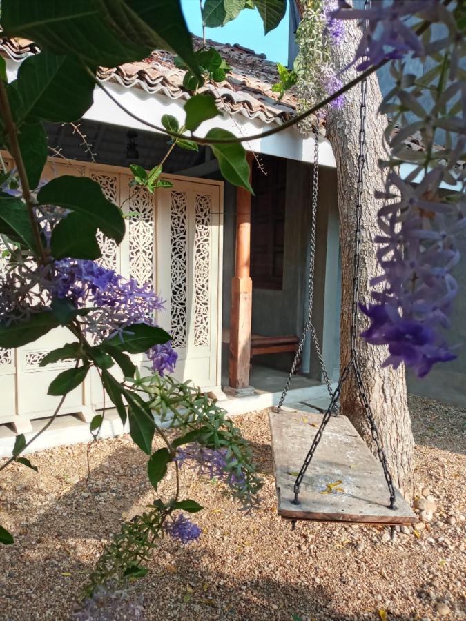 N 34 Hotel Mirissa Bagian luar foto