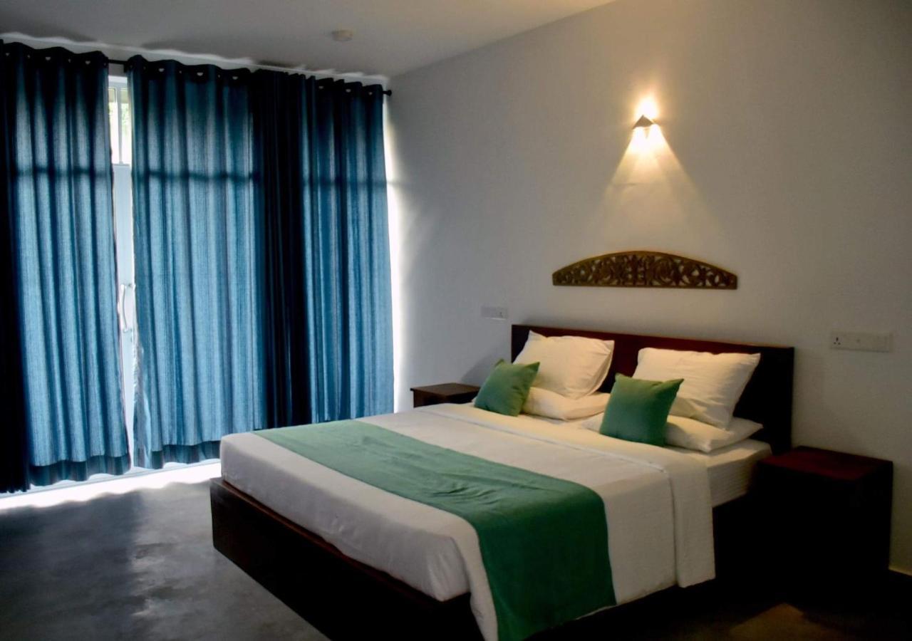 N 34 Hotel Mirissa Bagian luar foto
