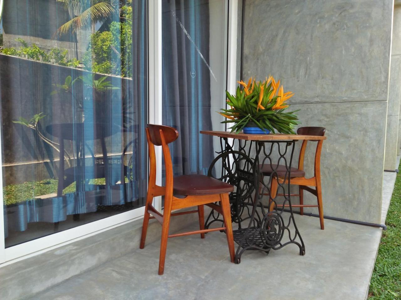 N 34 Hotel Mirissa Bagian luar foto