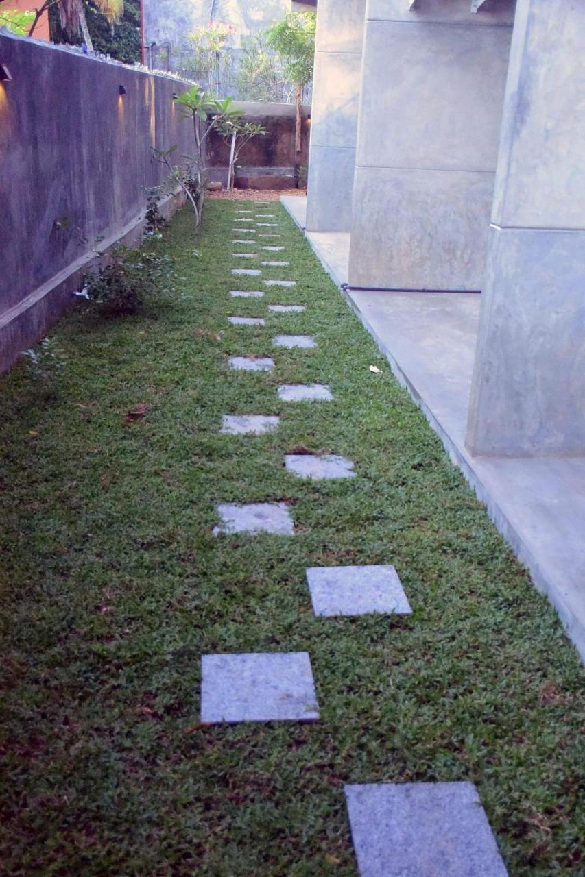 N 34 Hotel Mirissa Bagian luar foto