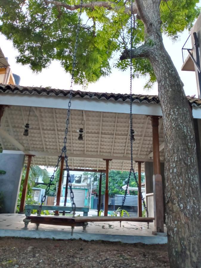 N 34 Hotel Mirissa Bagian luar foto