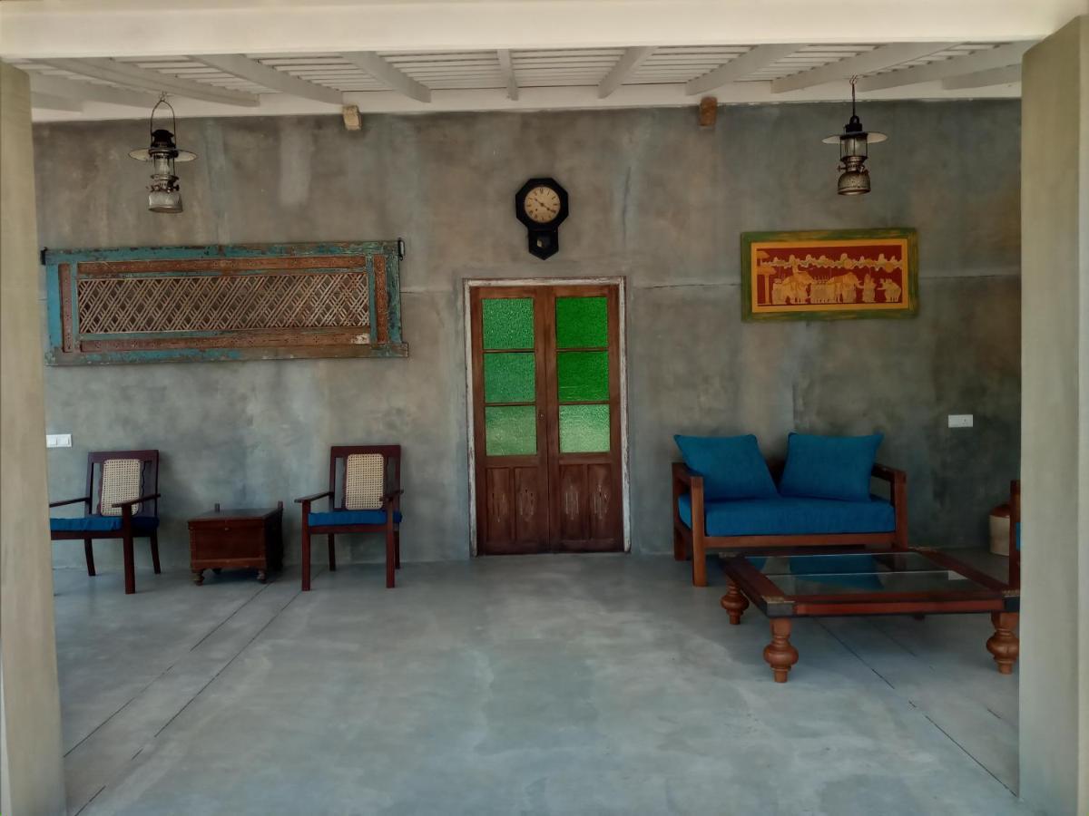 N 34 Hotel Mirissa Bagian luar foto