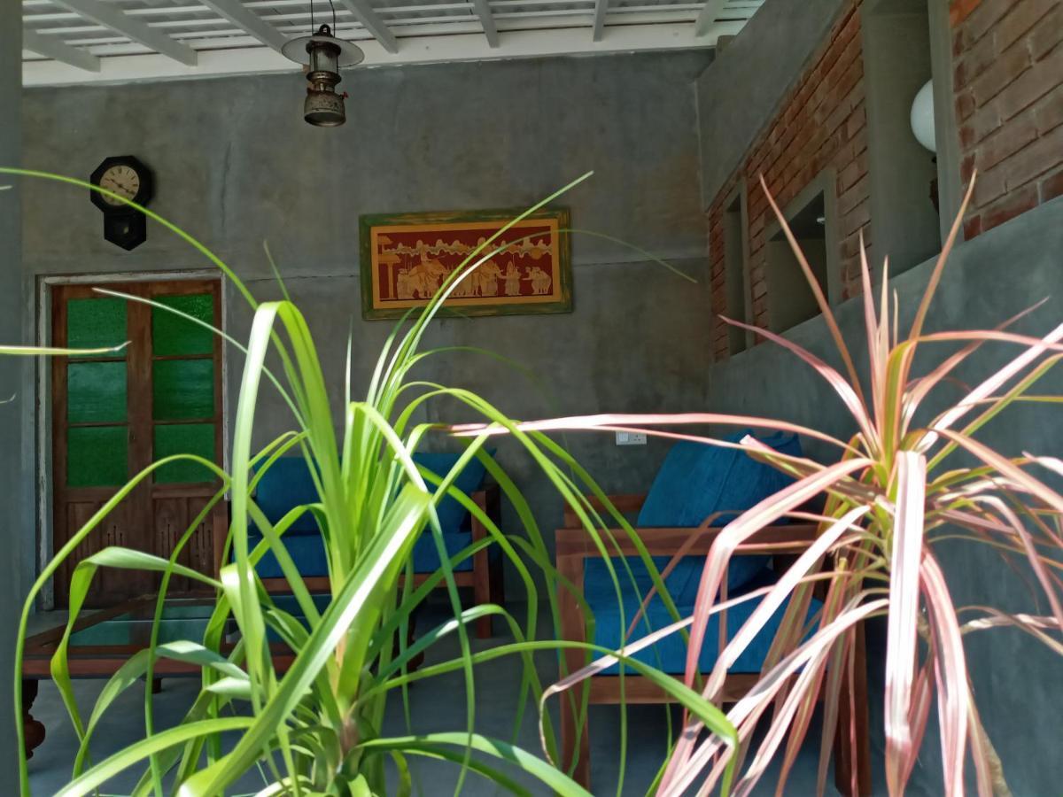 N 34 Hotel Mirissa Bagian luar foto