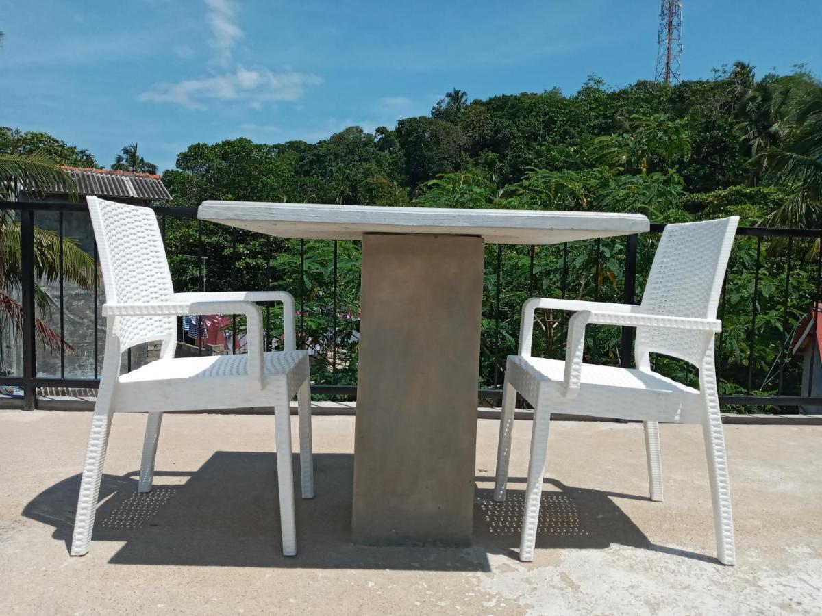 N 34 Hotel Mirissa Bagian luar foto