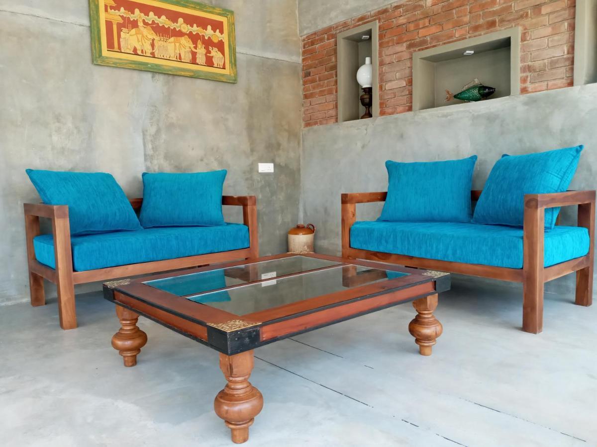 N 34 Hotel Mirissa Bagian luar foto